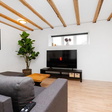 Moderne & Fuldt Udstyret Lejlighed M.Plads Til 4 Hojbjerg ภายนอก รูปภาพ