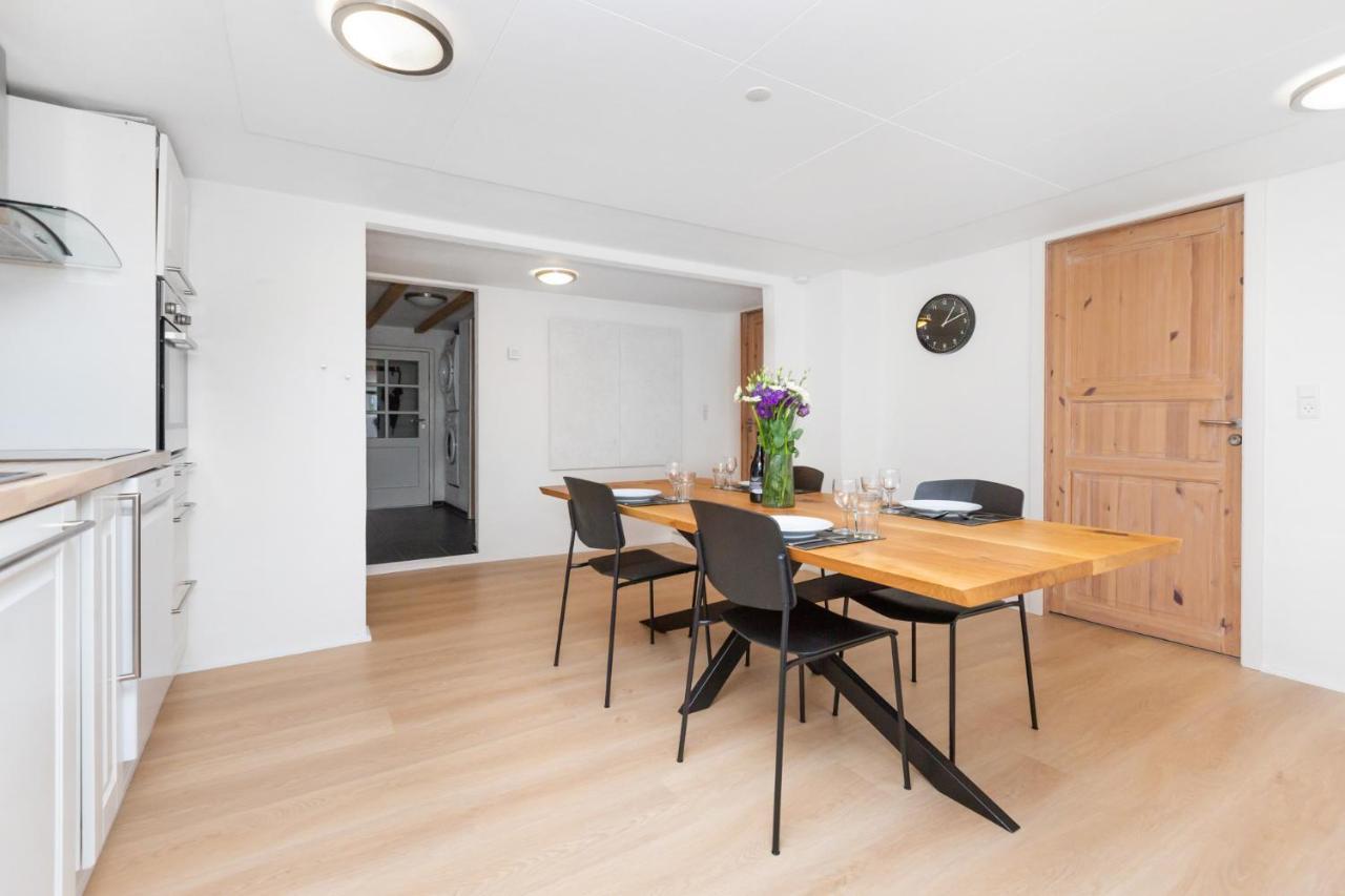 Moderne & Fuldt Udstyret Lejlighed M.Plads Til 4 Hojbjerg ภายนอก รูปภาพ