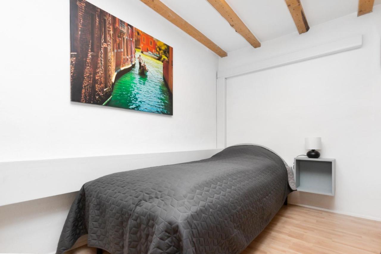 Moderne & Fuldt Udstyret Lejlighed M.Plads Til 4 Hojbjerg ภายนอก รูปภาพ
