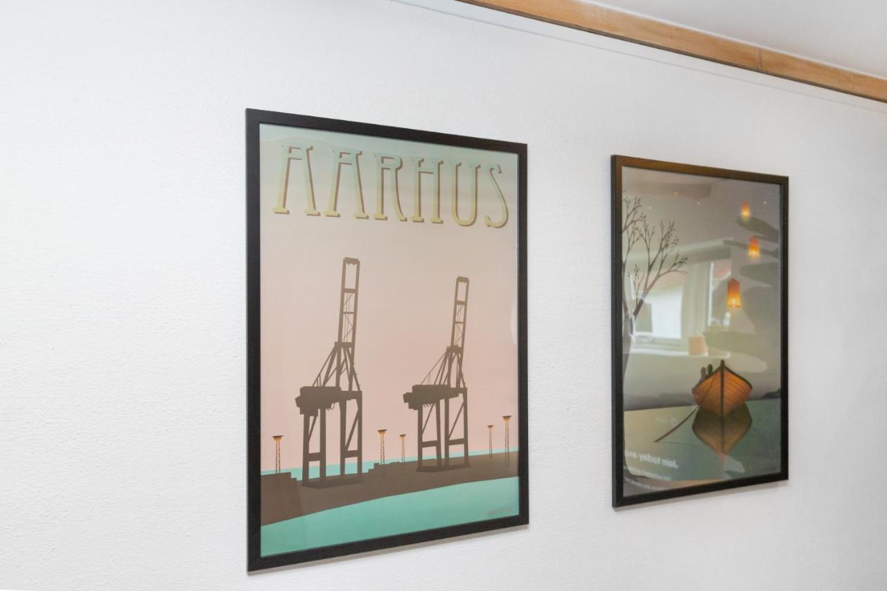 Moderne & Fuldt Udstyret Lejlighed M.Plads Til 4 Hojbjerg ภายนอก รูปภาพ