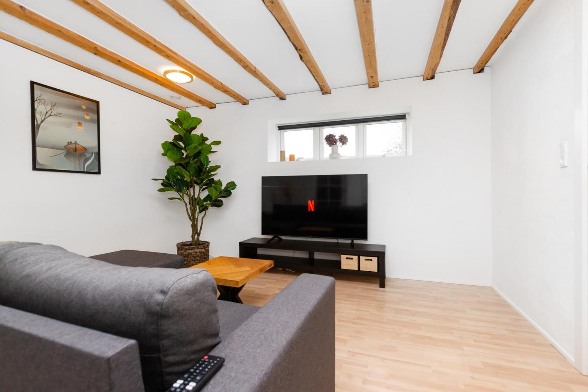 Moderne & Fuldt Udstyret Lejlighed M.Plads Til 4 Hojbjerg ภายนอก รูปภาพ